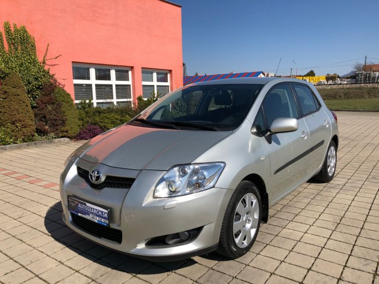 Toyota Auris 1.6 Automat EXECUTIVE Xenón + cúvacie senzory