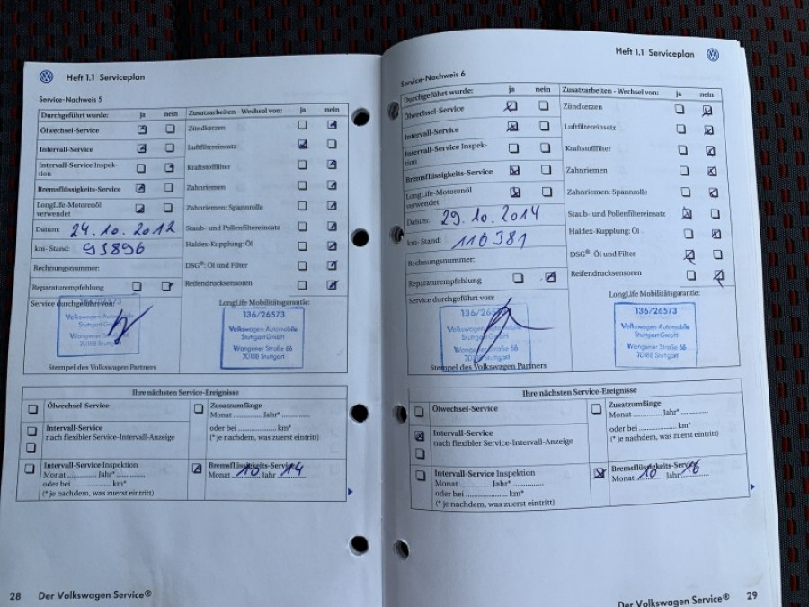 f15a27a3_service_book