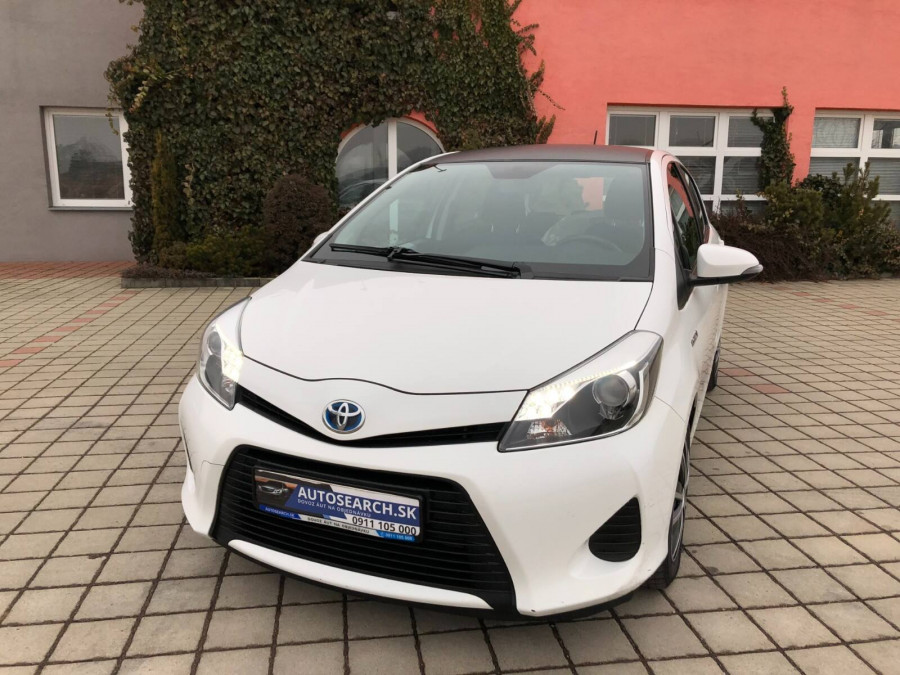 Toyota Yaris 1.5 Automat HYBRID LIFE 2013 + sezónne prezutie