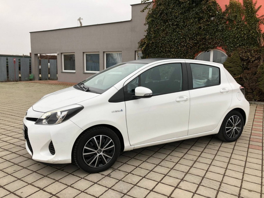 Toyota Yaris 1.5 Automat HYBRID LIFE 2013 + sezónne prezutie