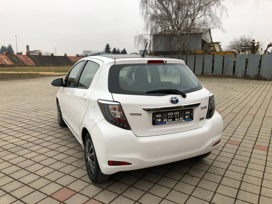 Toyota Yaris 1.5 Automat HYBRID LIFE 2013 + sezónne prezutie