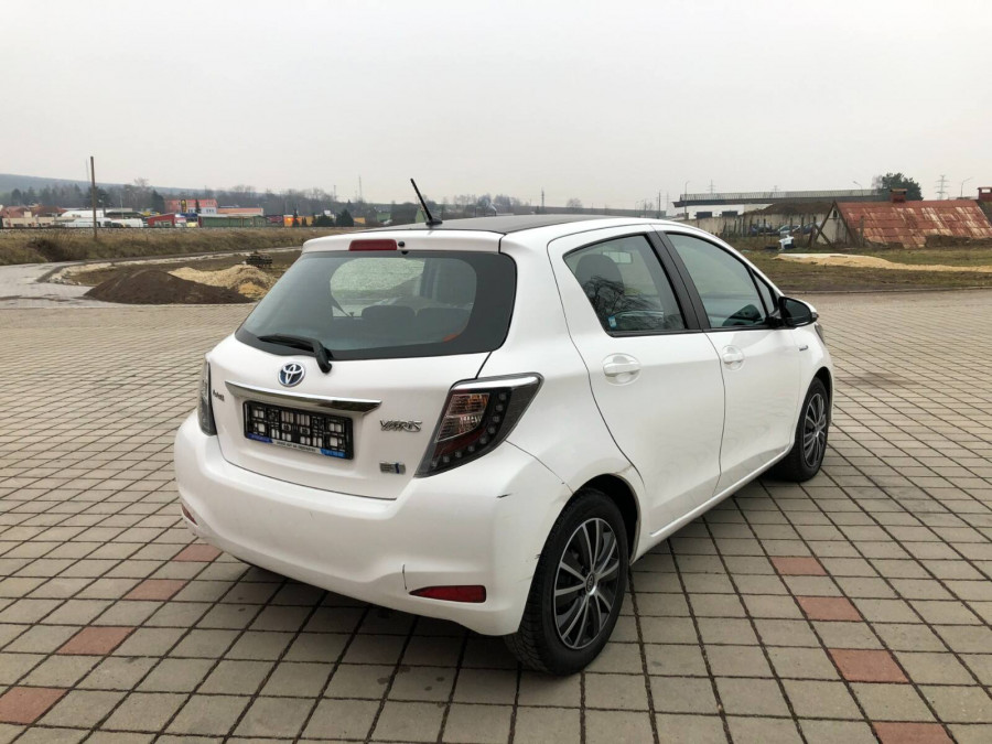 Toyota Yaris 1.5 Automat HYBRID LIFE 2013 + sezónne prezutie