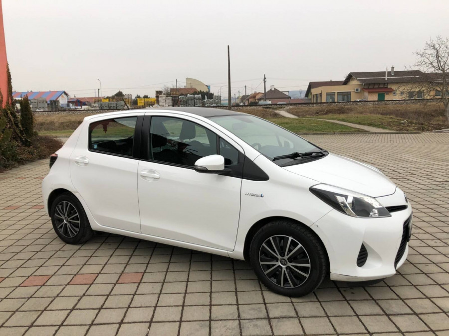 Toyota Yaris 1.5 Automat HYBRID LIFE 2013 + sezónne prezutie