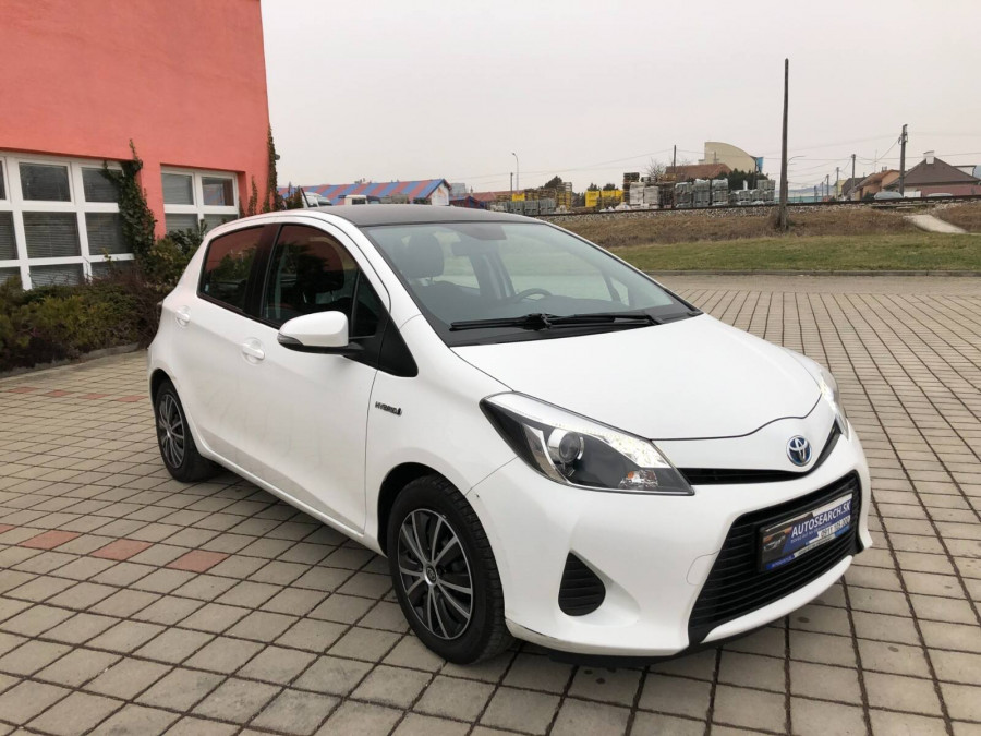 Toyota Yaris 1.5 Automat HYBRID LIFE 2013 + sezónne prezutie