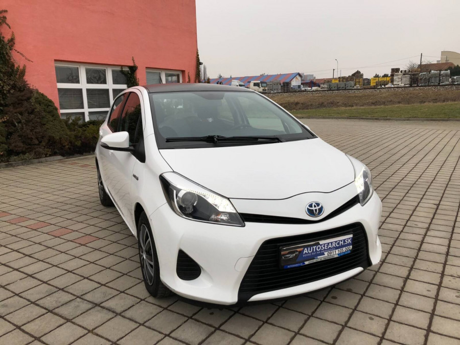 Toyota Yaris 1.5 Automat HYBRID LIFE 2013 + sezónne prezutie