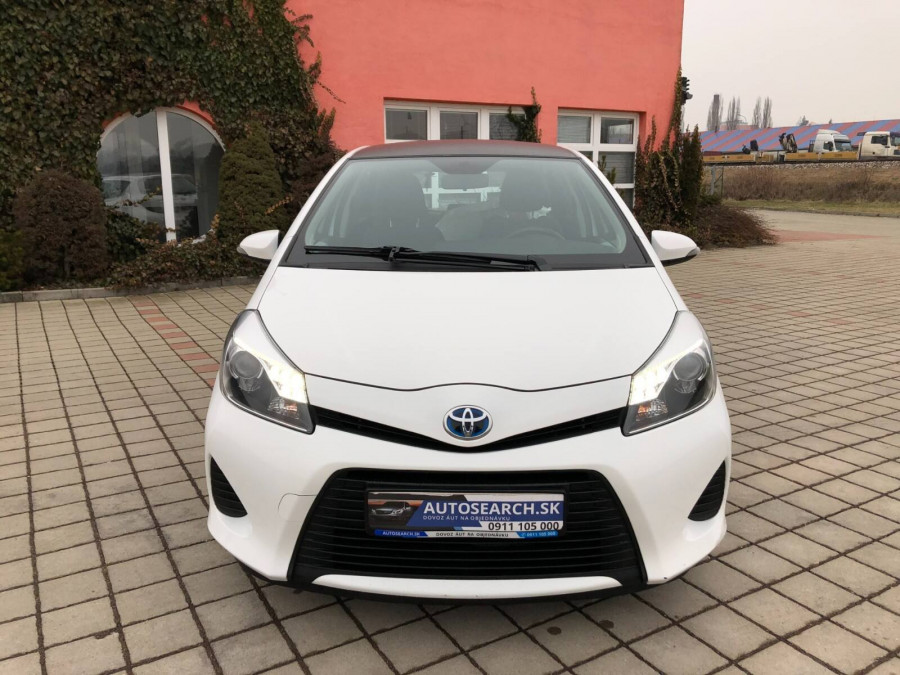 Toyota Yaris 1.5 Automat HYBRID LIFE 2013 + sezónne prezutie
