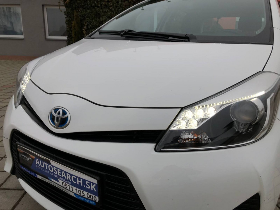 Toyota Yaris 1.5 Automat HYBRID LIFE 2013 + sezónne prezutie
