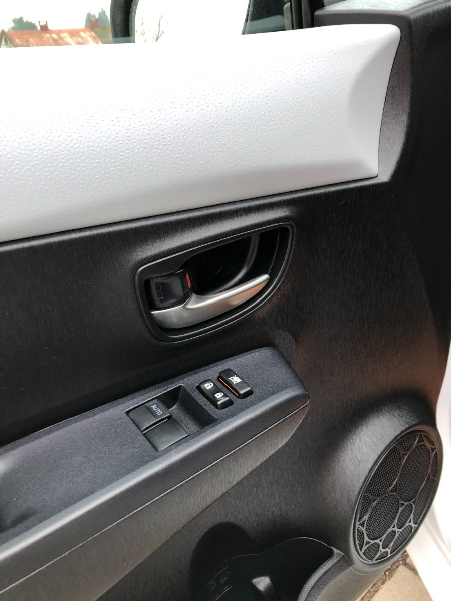 Toyota Yaris 1.5 Automat HYBRID LIFE 2013 + sezónne prezutie