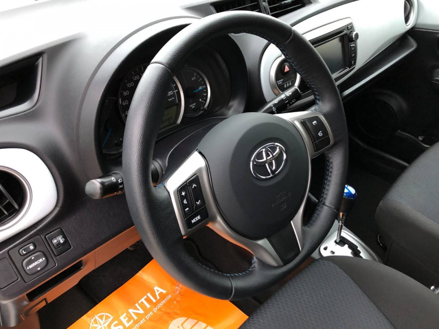 Toyota Yaris 1.5 Automat HYBRID LIFE 2013 + sezónne prezutie