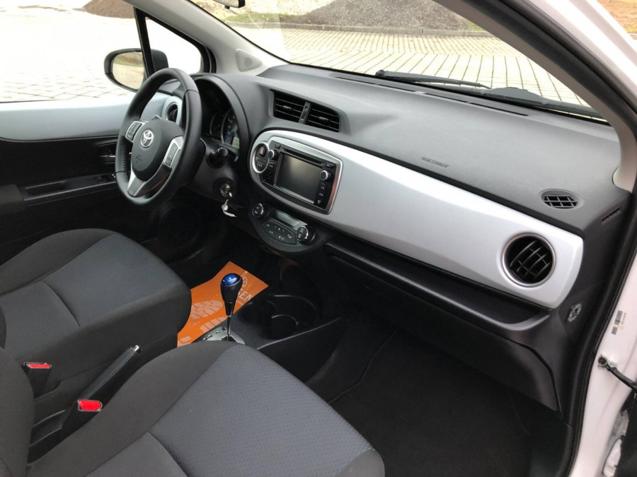 Toyota Yaris 1.5 Automat HYBRID LIFE 2013 + sezónne prezutie