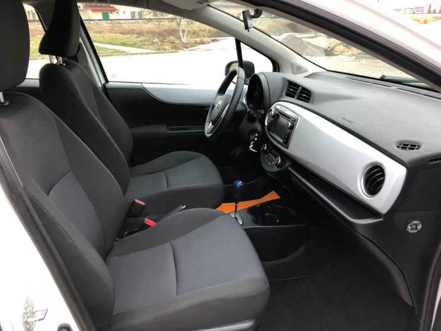 Toyota Yaris 1.5 Automat HYBRID LIFE 2013 + sezónne prezutie