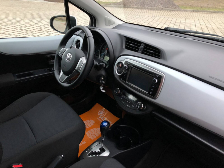 Toyota Yaris 1.5 Automat HYBRID LIFE 2013 + sezónne prezutie