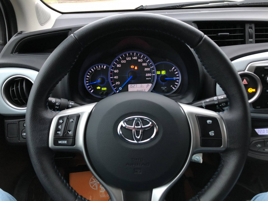 Toyota Yaris 1.5 Automat HYBRID LIFE 2013 + sezónne prezutie