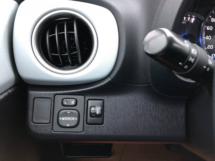 Toyota Yaris 1.5 Automat HYBRID LIFE 2013 + sezónne prezutie