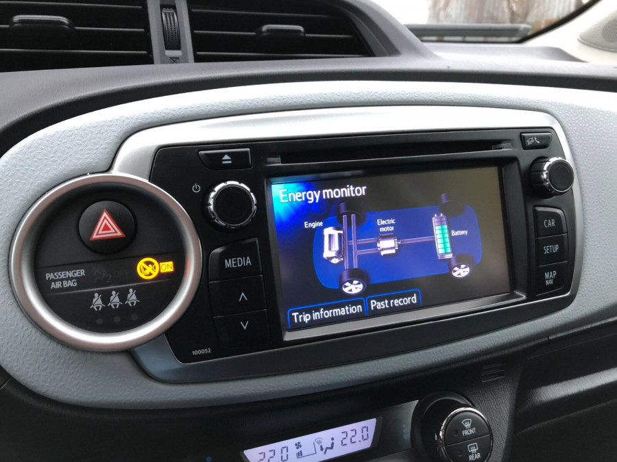 Toyota Yaris 1.5 Automat HYBRID LIFE 2013 + sezónne prezutie
