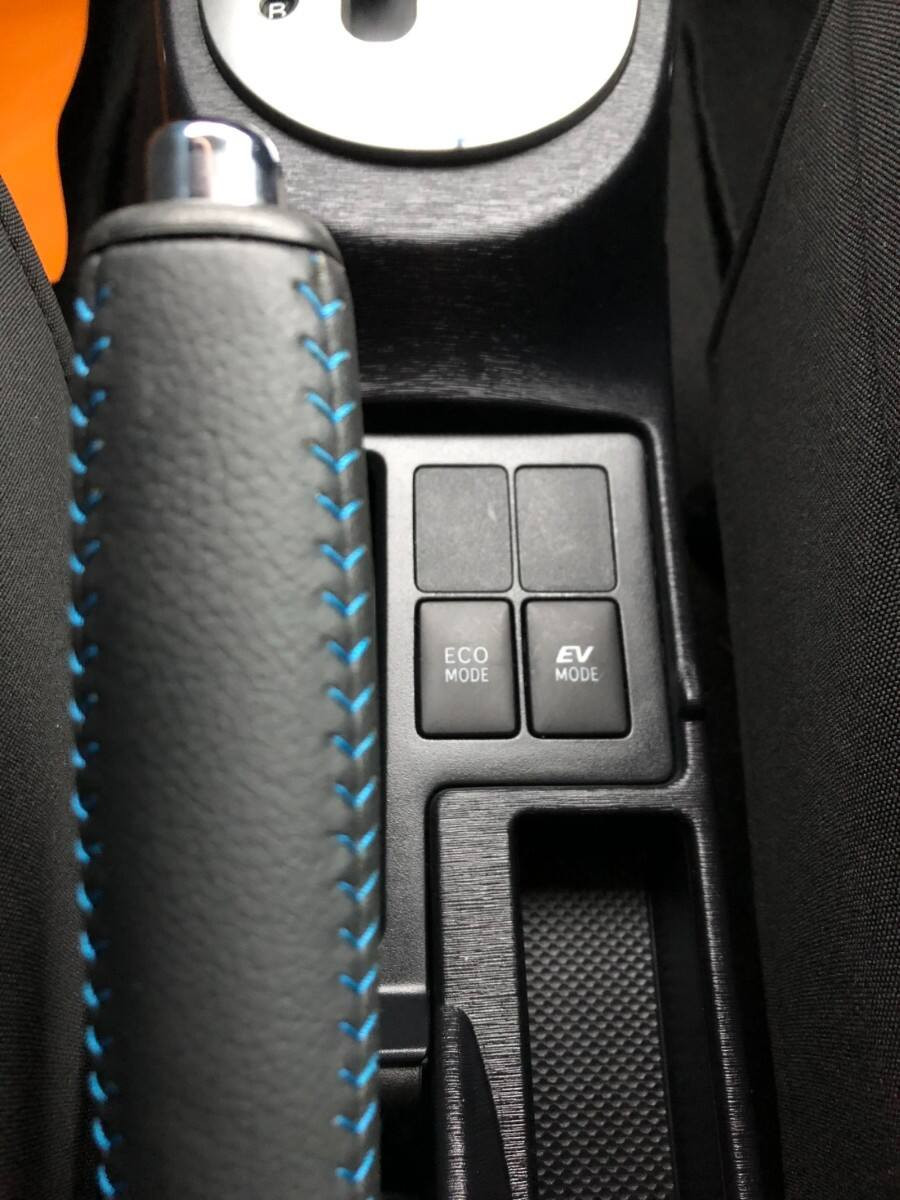 Toyota Yaris 1.5 Automat HYBRID LIFE 2013 + sezónne prezutie