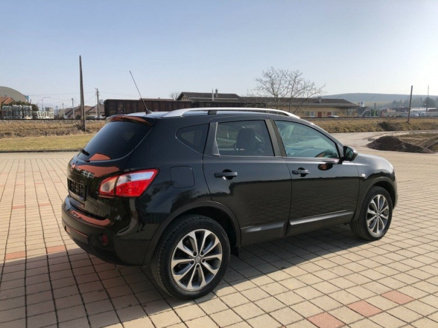 Nissan Qashqai 2.0 Automat • Tekna• 4x4 • 1.majiteľ