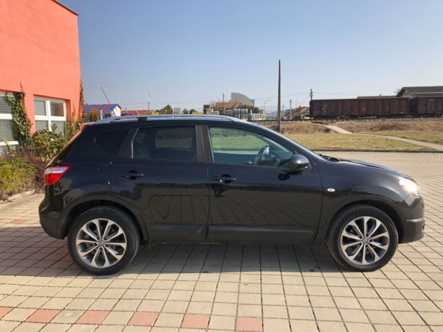 Nissan Qashqai 2.0 Automat • Tekna• 4x4 • 1.majiteľ