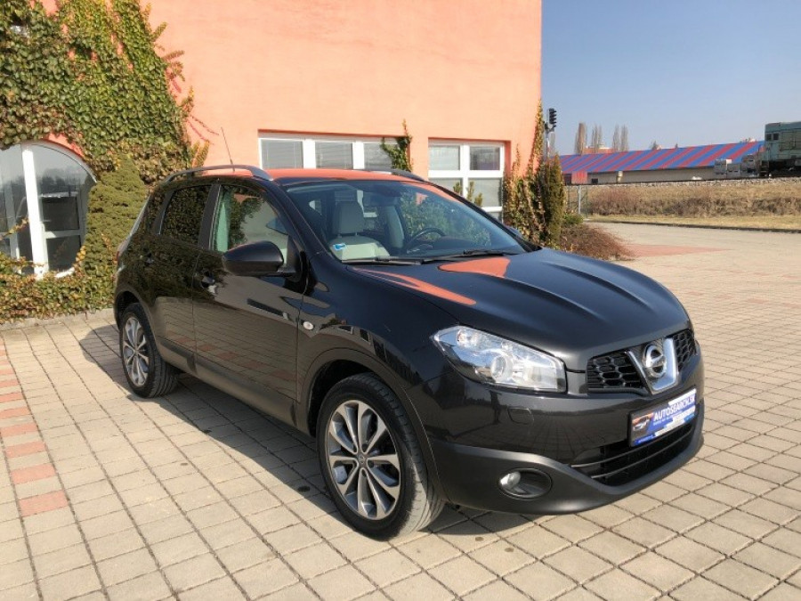 Nissan Qashqai 2.0 Automat • Tekna• 4x4 • 1.majiteľ