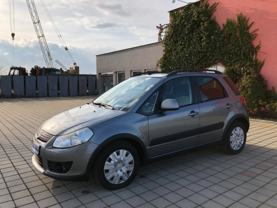 Suzuki Sx4 1.6 Automat • COMFORT•  Keyless → sezónne prezutie 