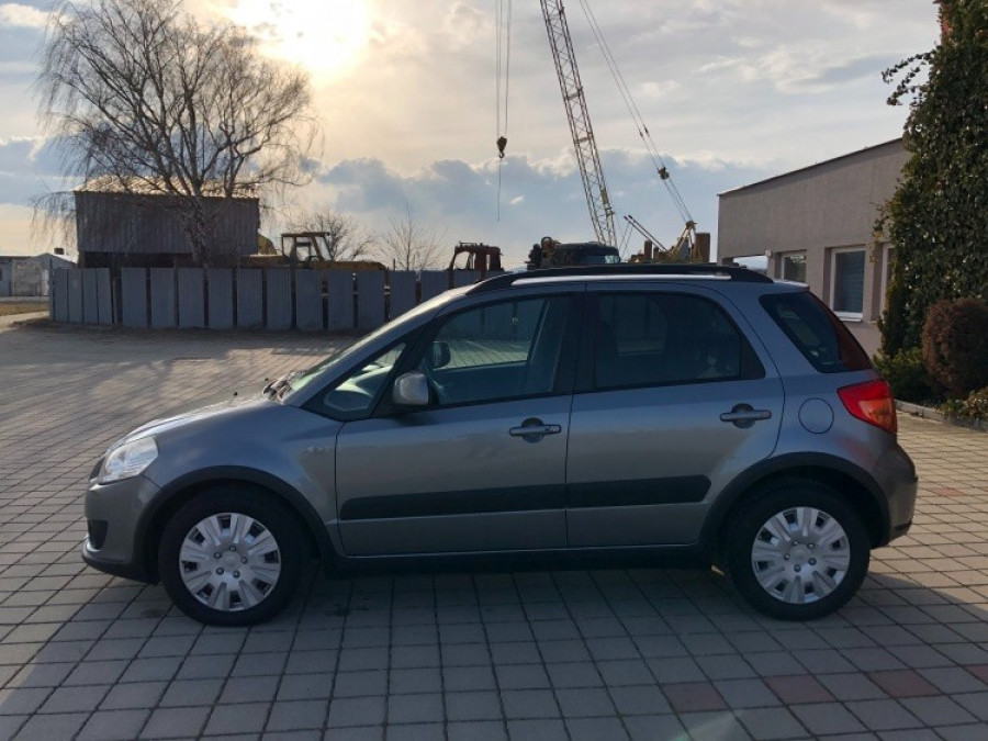 Suzuki Sx4 1.6 Automat • COMFORT•  Keyless → sezónne prezutie 