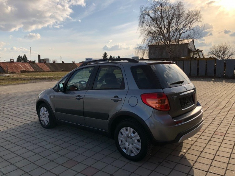Suzuki Sx4 1.6 Automat • COMFORT•  Keyless → sezónne prezutie 