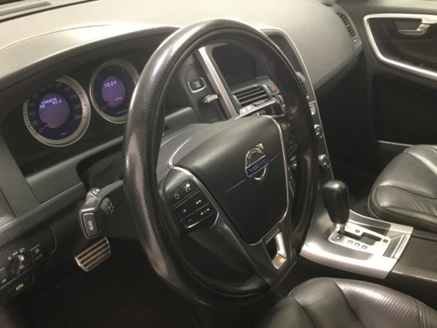 Volvo XC60 D5 Automat AWD R-DESIGN BLIS → Ťažné