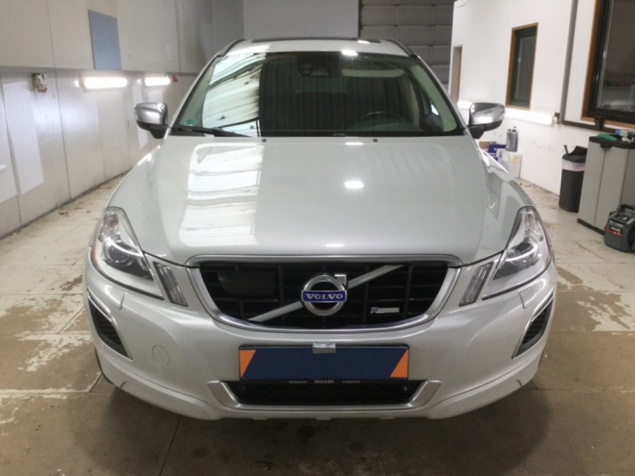 Volvo XC60 D5 Automat AWD R-DESIGN BLIS → Ťažné