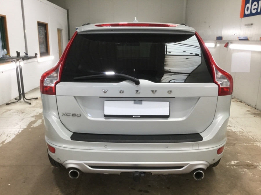 Volvo XC60 D5 Automat AWD R-DESIGN BLIS → Ťažné