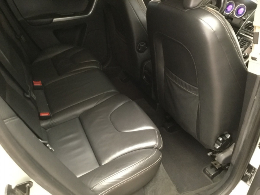 Volvo XC60 D5 Automat AWD R-DESIGN BLIS → Ťažné