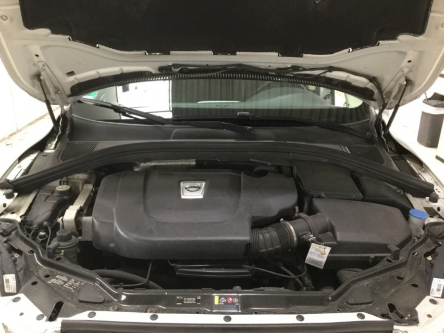 Volvo XC60 D5 Automat AWD R-DESIGN BLIS → Ťažné