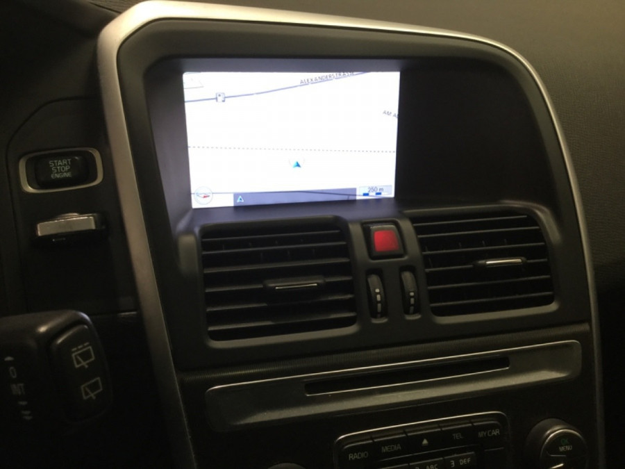 Volvo XC60 D5 Automat AWD R-DESIGN BLIS → Ťažné