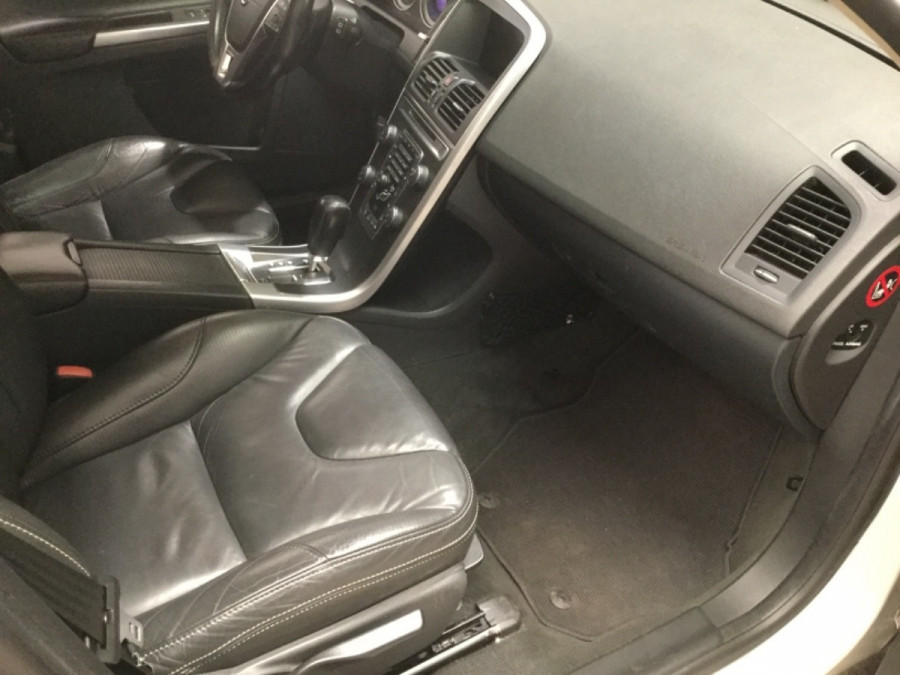 Volvo XC60 D5 Automat AWD R-DESIGN BLIS → Ťažné