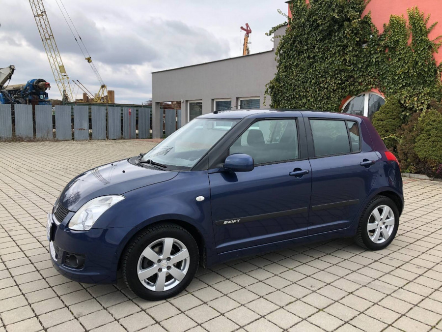 Suzuki Swift 1.3 Automat •COMFORT•  Navigácia → cúvacie senzory