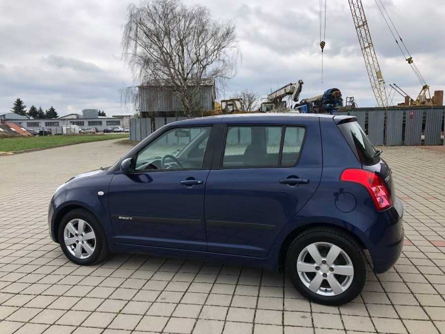 Suzuki Swift 1.3 Automat •COMFORT•  Navigácia → cúvacie senzory