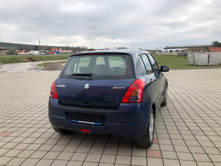 Suzuki Swift 1.3 Automat •COMFORT•  Navigácia → cúvacie senzory