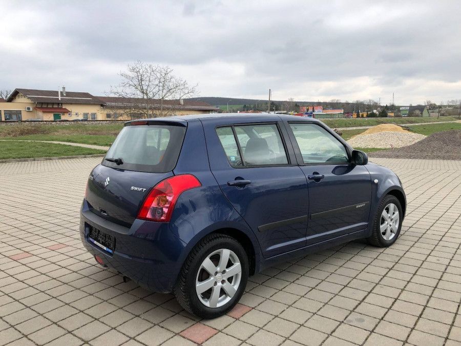 Suzuki Swift 1.3 Automat •COMFORT•  Navigácia → cúvacie senzory