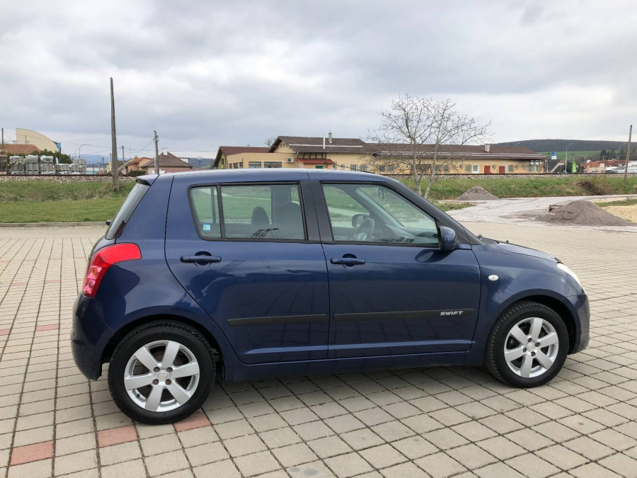 Suzuki Swift 1.3 Automat •COMFORT•  Navigácia → cúvacie senzory