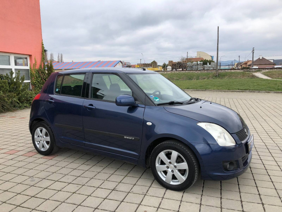 Suzuki Swift 1.3 Automat •COMFORT•  Navigácia → cúvacie senzory