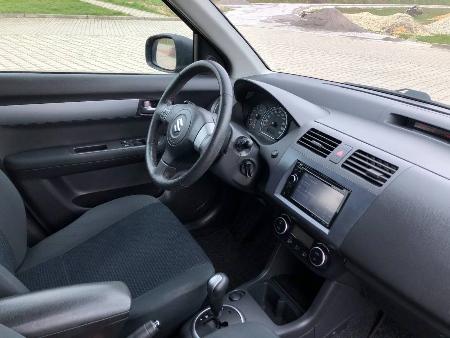 Suzuki Swift 1.3 Automat •COMFORT•  Navigácia → cúvacie senzory