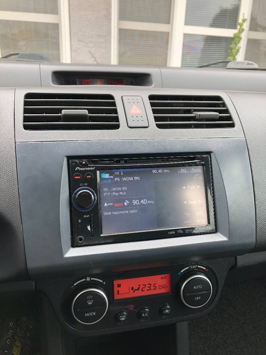 Suzuki Swift 1.3 Automat •COMFORT•  Navigácia → cúvacie senzory