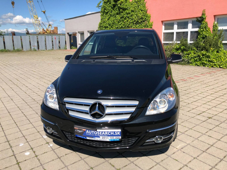 Mercedes Benz B 200 Automat •STANDARD•  Navigácia → sezónne prezutie