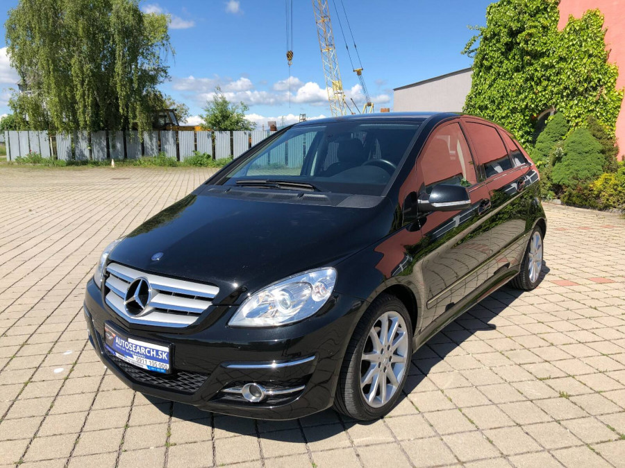 Mercedes Benz B 200 Automat •STANDARD•  Navigácia → sezónne prezutie