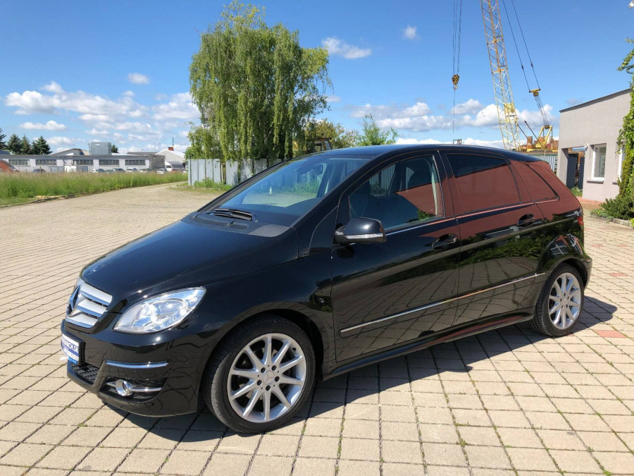 Mercedes Benz B 200 Automat •STANDARD•  Navigácia → sezónne prezutie