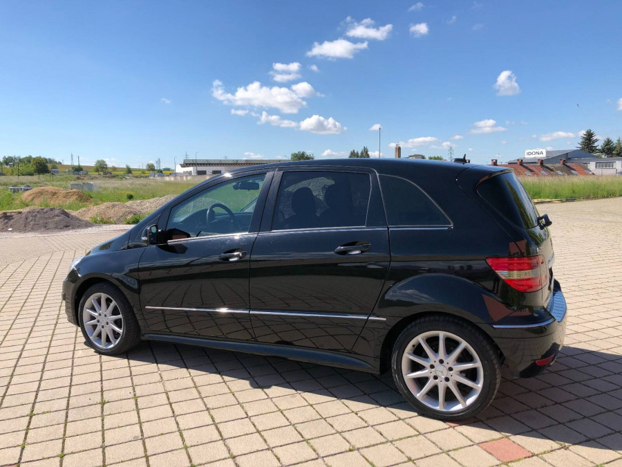 Mercedes Benz B 200 Automat •STANDARD•  Navigácia → sezónne prezutie