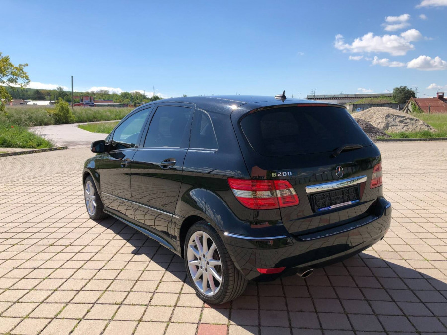 Mercedes Benz B 200 Automat •STANDARD•  Navigácia → sezónne prezutie
