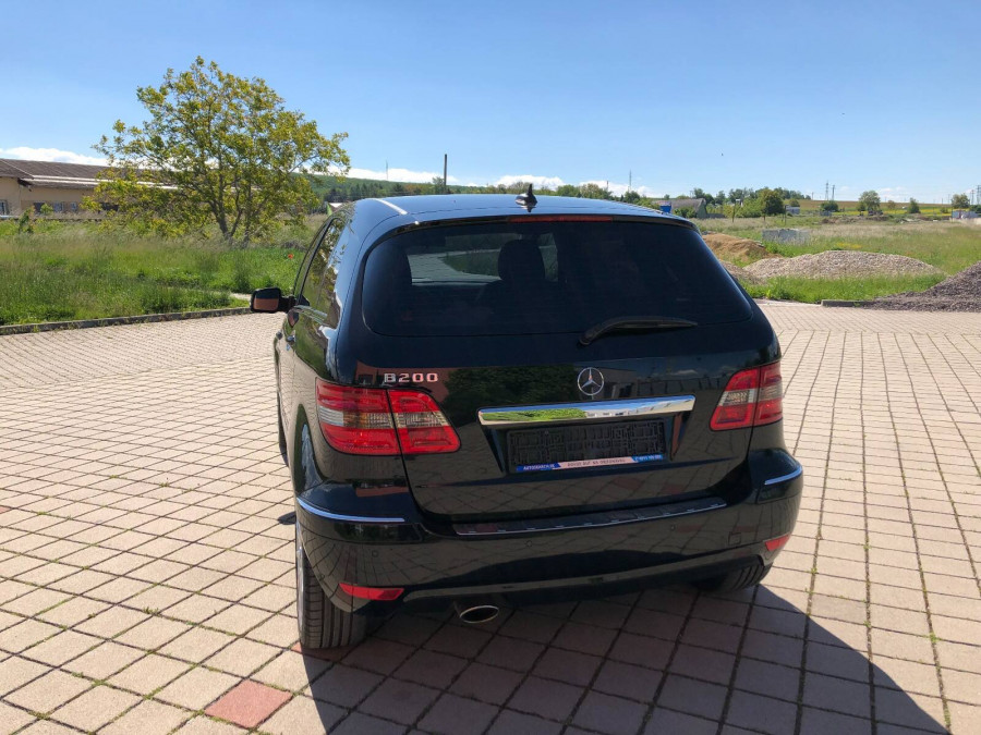 Mercedes Benz B 200 Automat •STANDARD•  Navigácia → sezónne prezutie
