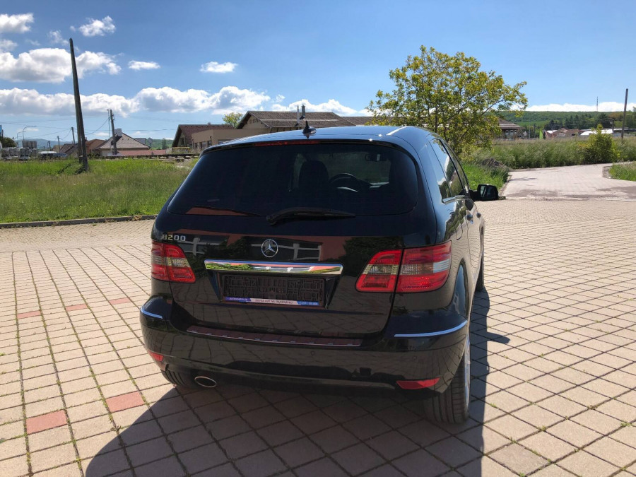 Mercedes Benz B 200 Automat •STANDARD•  Navigácia → sezónne prezutie