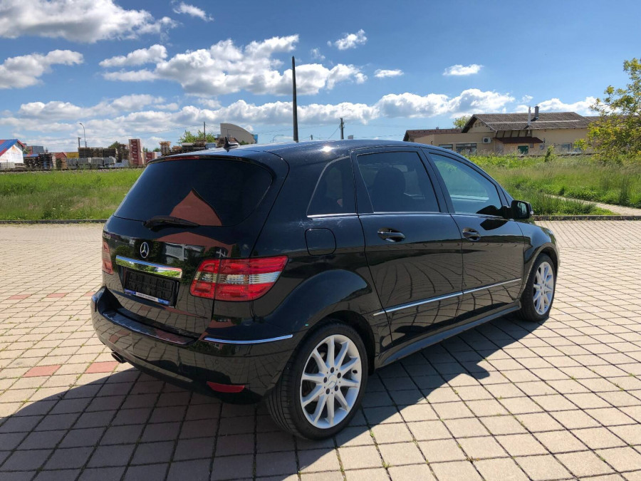 Mercedes Benz B 200 Automat •STANDARD•  Navigácia → sezónne prezutie