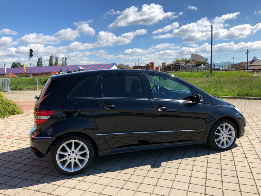 Mercedes Benz B 200 Automat •STANDARD•  Navigácia → sezónne prezutie